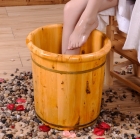 从北京背回来的浴具：木制泡脚桶